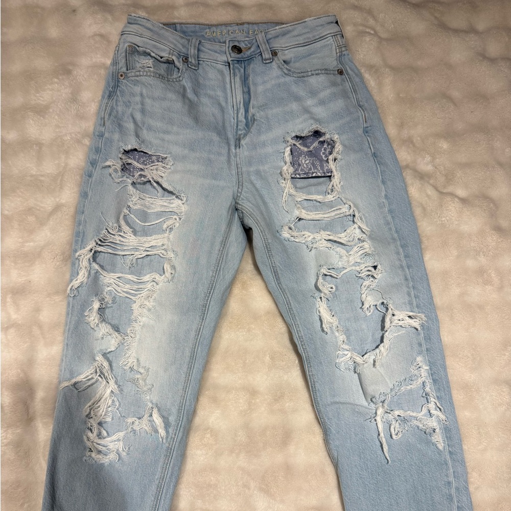 American Eagle Outfitters Light Blue Distressed Boyfriend Jeans